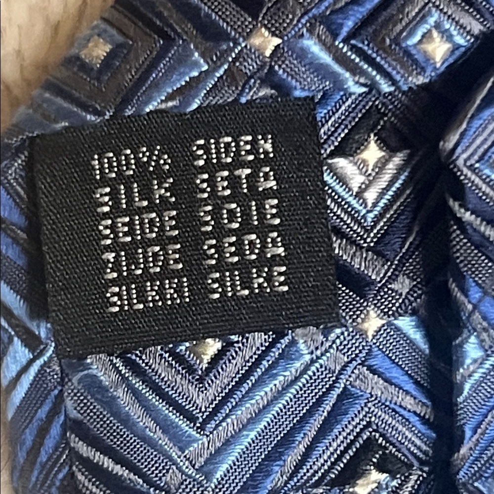 Valentino Blue Geometric Pattern Tie - Picture 8 of 9
